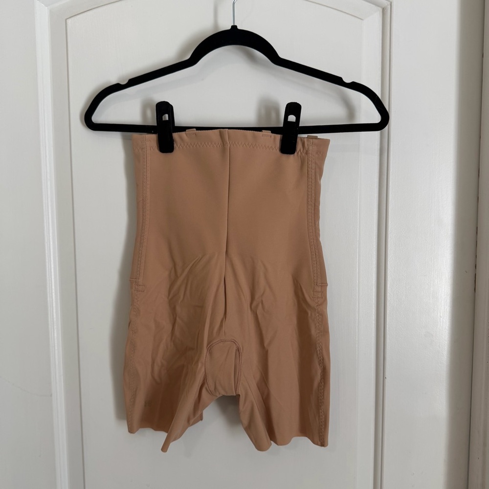 Honeylove SuperPower Girl-Short
Sand / Small - Picture 2 of 3